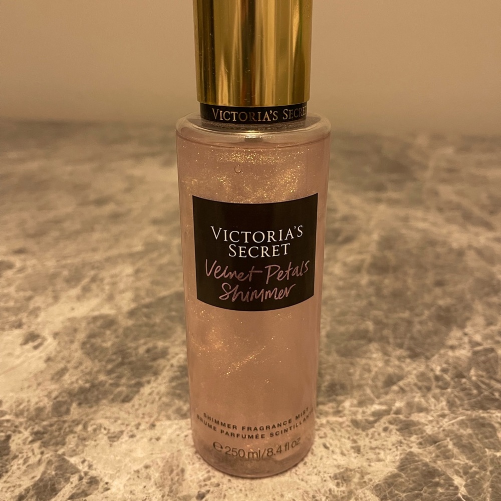 Velvet petals shimmer VS